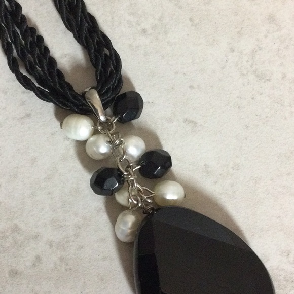 Black teardrop cord necklace - Picture 4 of 6